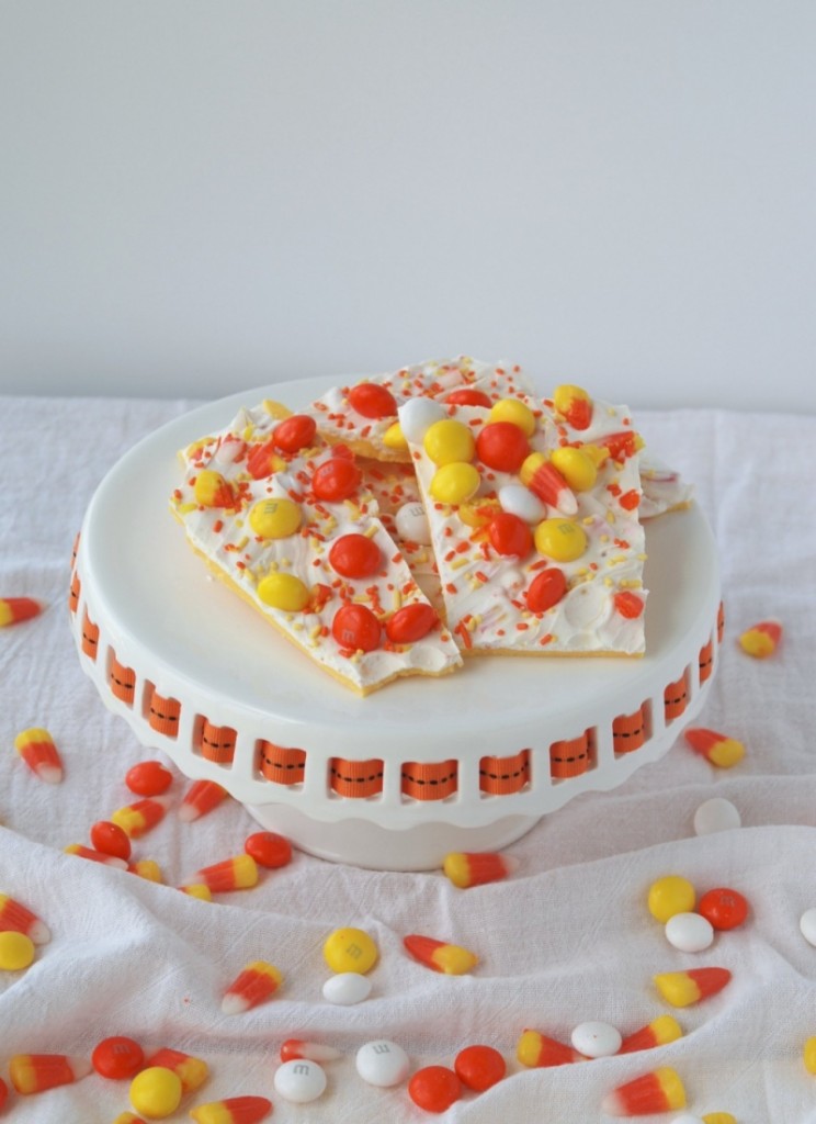 Candy Corn Bark is a sweet, delicious treat that literally anyone can make in minutes. Fun, festive and EASY -- my kind of treat!