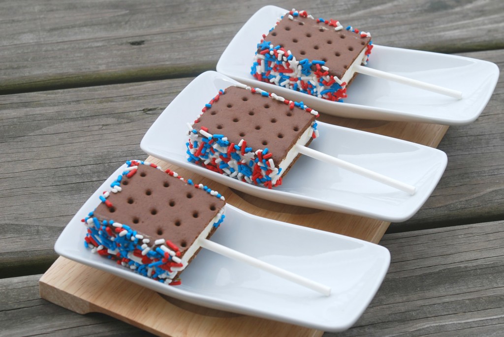 Mini Patriotic Ice Cream Sandwich Pops from Endlessly Inspired