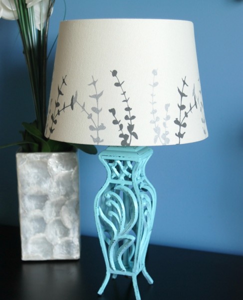 $2 Goodwill Lamp Makeover