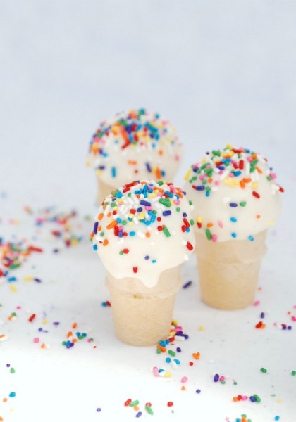 These mini ice cream cone cake pops can be made in minutes using a genius cake pop trick!