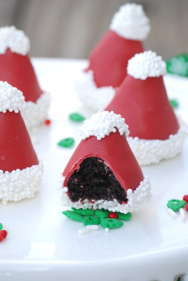 These Santa Hat Oreo Cookie Balls are super easy to make, and could not be cuter. I love these for a fun Christmas treat! #OreoCookieBalls #ad