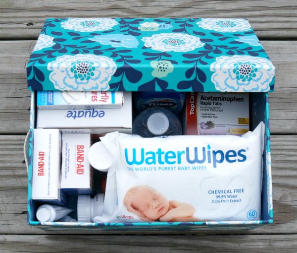 Learn how to create an emergency kit for your car that's stocked with medicine, first aid items, hand sanitizer, Water Wipes baby wipes and more! What a great idea! #WaterWipes #IC #ad