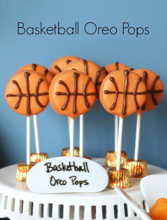 These basketball Oreo pops are the cutest, and so easy to make!