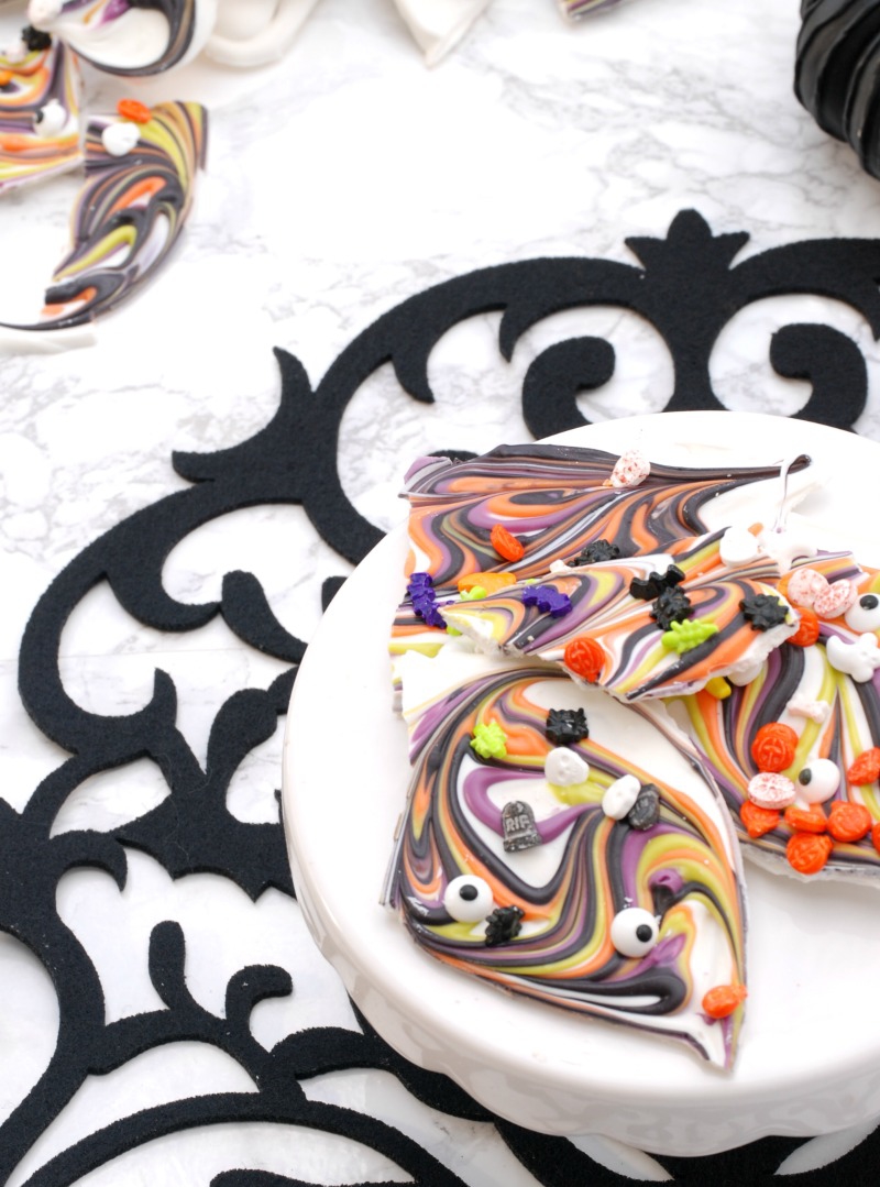If you're looking for a last-minute Halloween treat, you can't get much easier than this Halloween Bark!