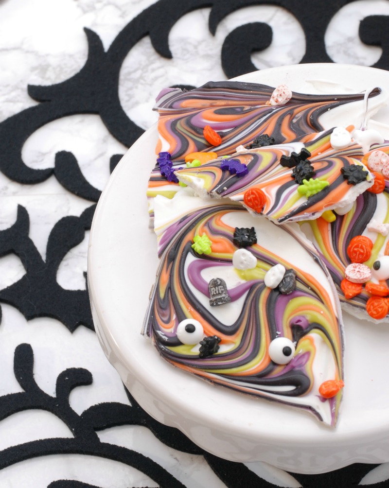 If you're looking for a last-minute Halloween treat, you can't get much easier than this Halloween Bark!