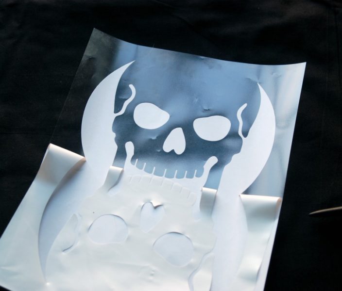 This glow in the dark trick-or-treat bag is so adorable, and so easy to make with a cutting machine. 