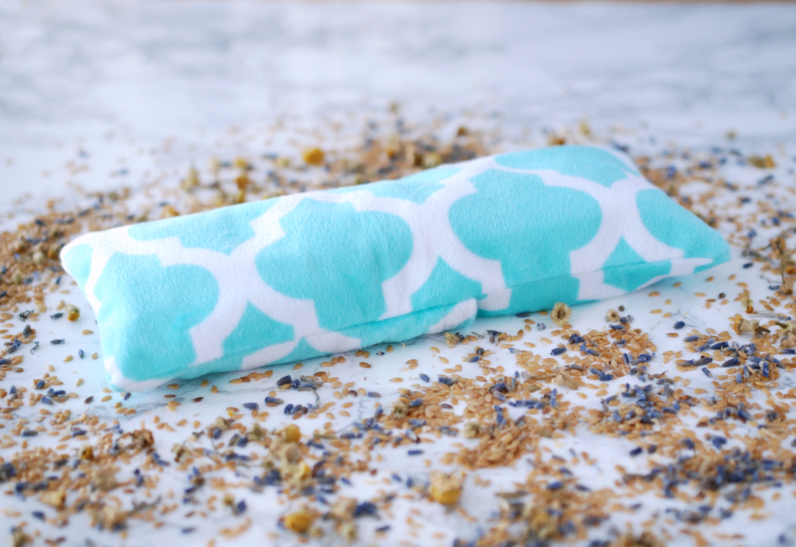 Learn how to make a flaxseed, lavender and chamomile eye pillow to help combat nasty headaches. #MoreMomentsWithExcedrin #ad
